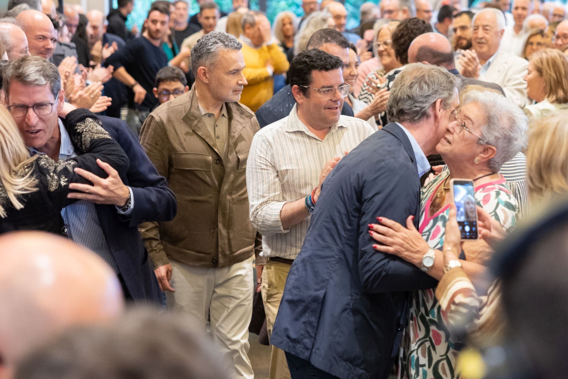 Imágenes de la visita del líder del PP a Logroño