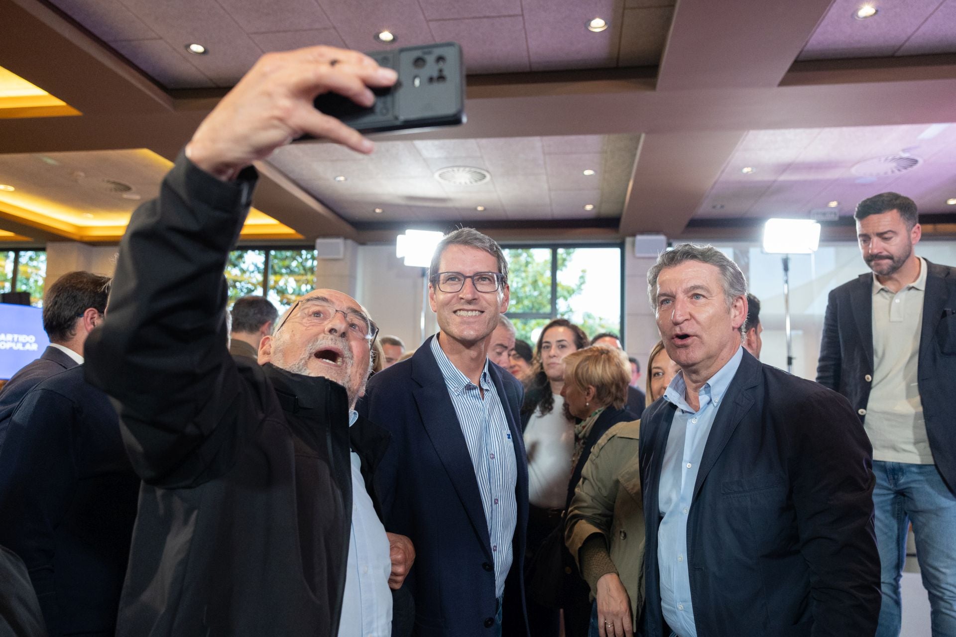 Imágenes de la visita del líder del PP a Logroño