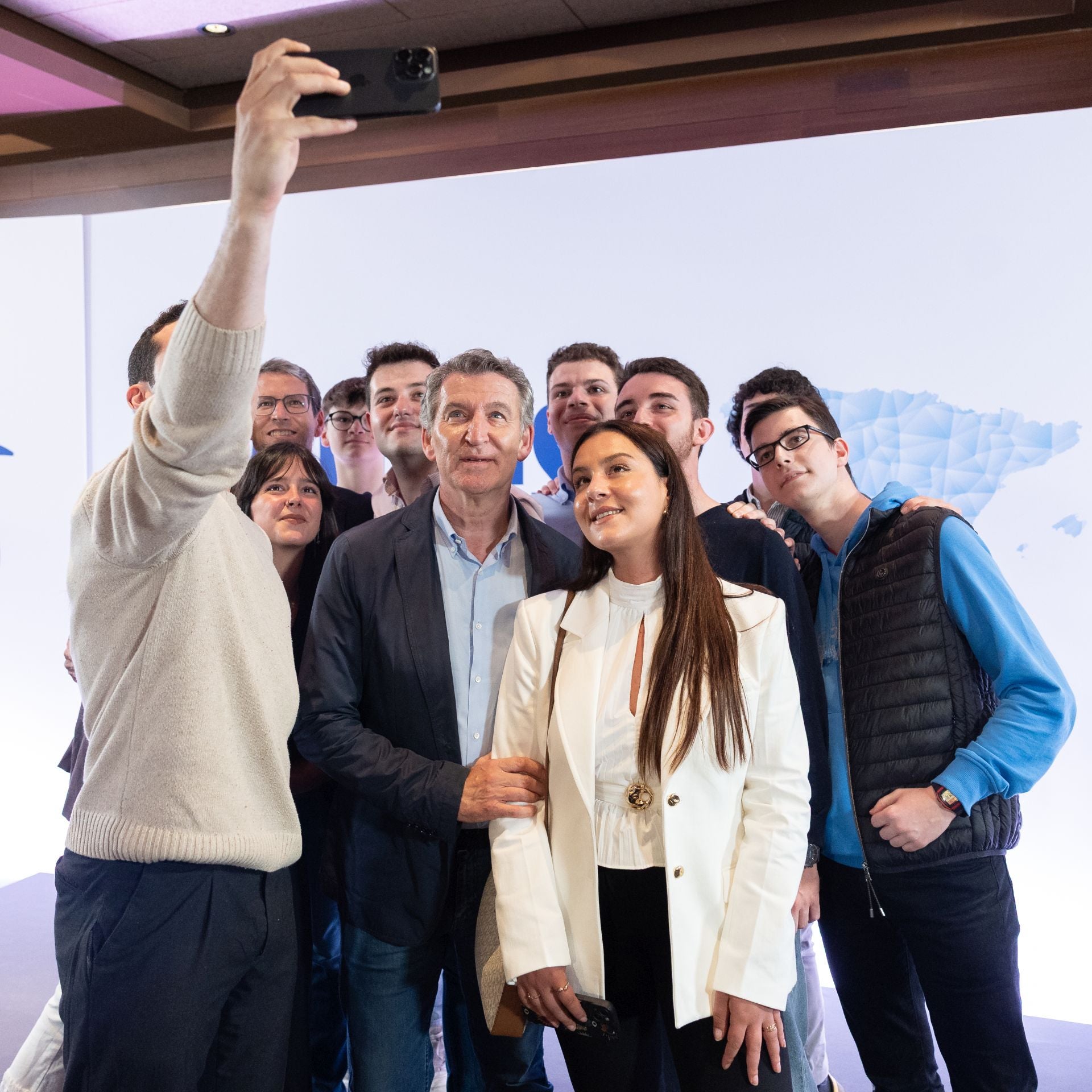 Imágenes de la visita del líder del PP a Logroño