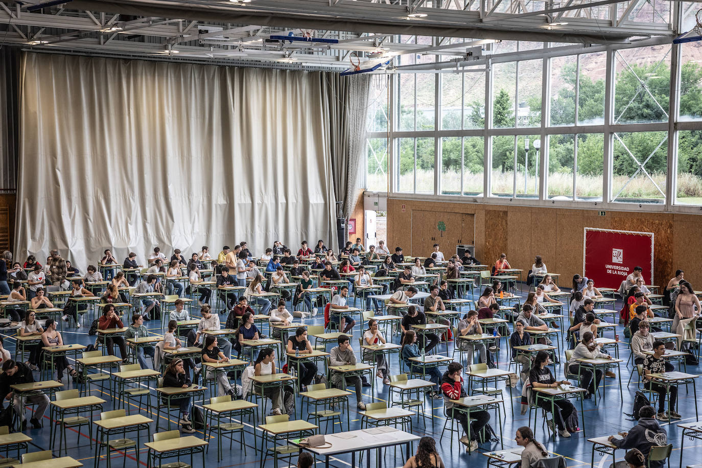 Las imágenes del primer día de la PAU en la UR