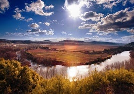 Finca Viña Lanciano, enclavada en un paraje único y singular, uno de los meandros del río Ebro, en el límite entre Rioja Alta y Rioja Alavesa.