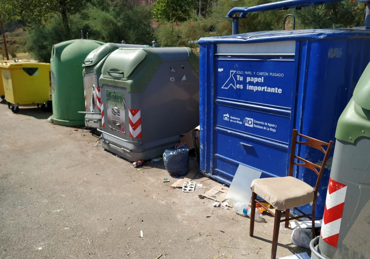 El Ayuntamiento de Arnedo llama a hacer un buen uso de los contenedores y a depositar adecuadamente los residuos.