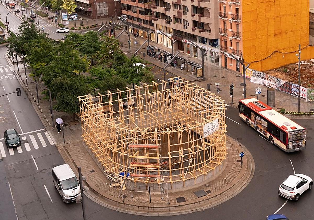 La sauna proyectada por Leopold Banchini Architects en la Gran Vía logroñesa toma forma estos días.