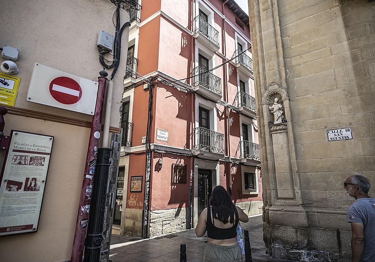 Calle Albornoz, donde se ubica uno de los inmuebles.