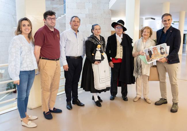 Presentación de los trajes tradicionales de Logroño.