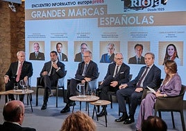 De Nó, Cebrián-Sagarriga, Barceló, Lapuente y Monteagudo, durante la mesa redonda modera por la directora de Europa Press.