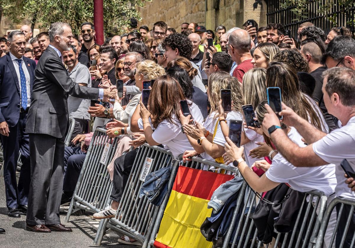 El Rey, durante su visita este jueves a Haro.