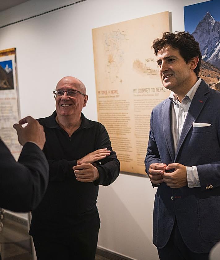 Imagen secundaria 2 - Detalles de la exposición y, en la imagen inferior, Fernando Ezquerro y Roberto Iturriaga.