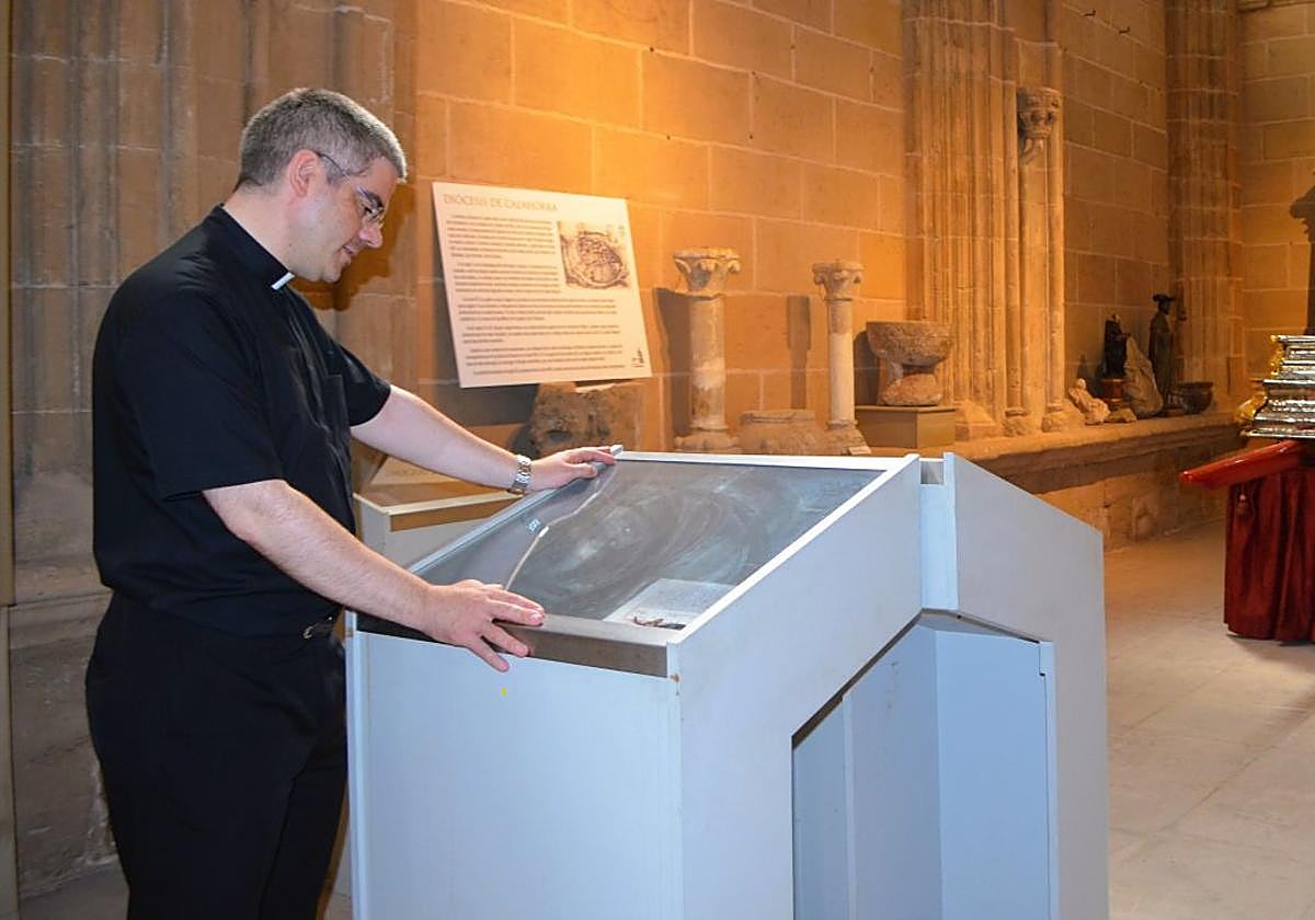 Jesús Ignacio Merino, en la exposición del museo diocesano, ayer viernes.