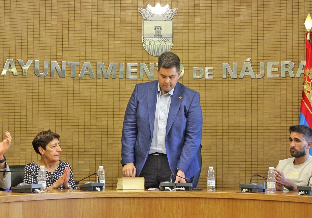 El popular Jorge Salaverri durante el pleno de investidura como alcalde de Nájera en 2023.