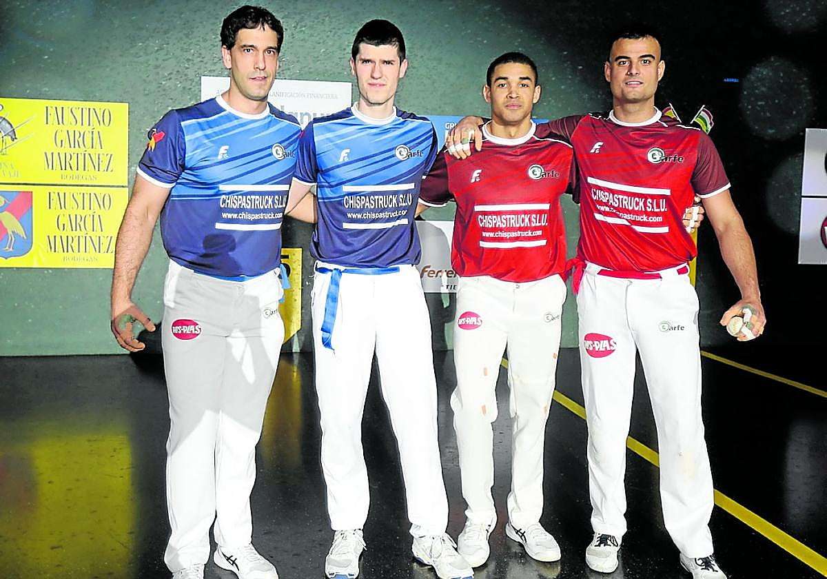 Los cuatro protagonistas de la final (izqda.). A la derecha, imagen de la afición que acudió a presenciar el encuentro.