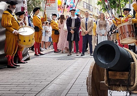 Entre pólvora y estandartes comienza San Bernabé