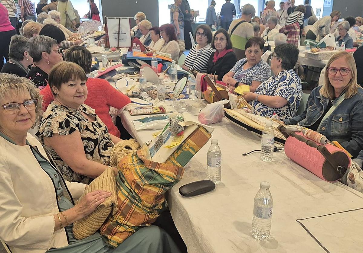 Bolilleras riojanas participan en un encuentro en Pamplona