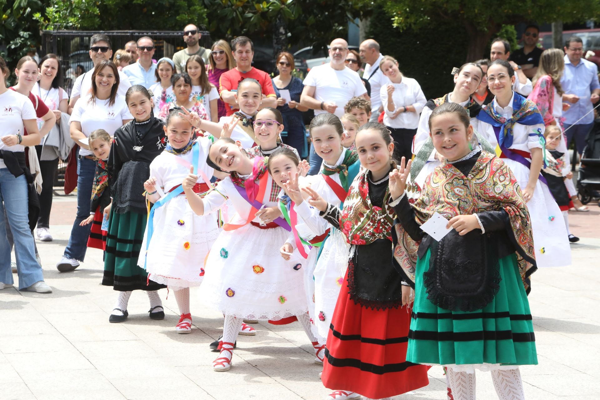 Bailes, juegos, vino y humor por San Bernabé en El Espolón