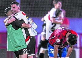 Alegría y tristeza al final del partido de ayer.
