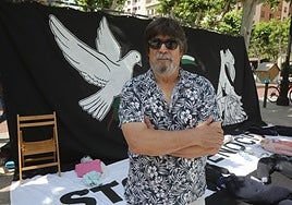 Iñaki Muñoz en la Acampada por Palestina, en el Espolón.