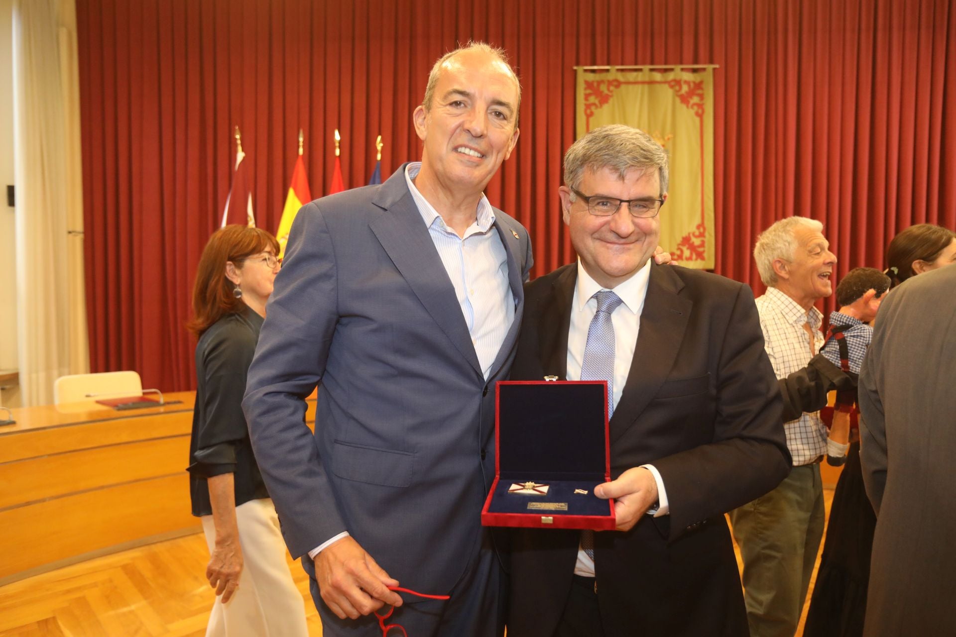 La entrega de las insignias de San Bernabé, en imágenes