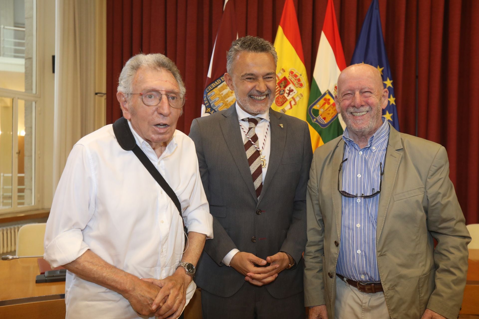 La entrega de las insignias de San Bernabé, en imágenes