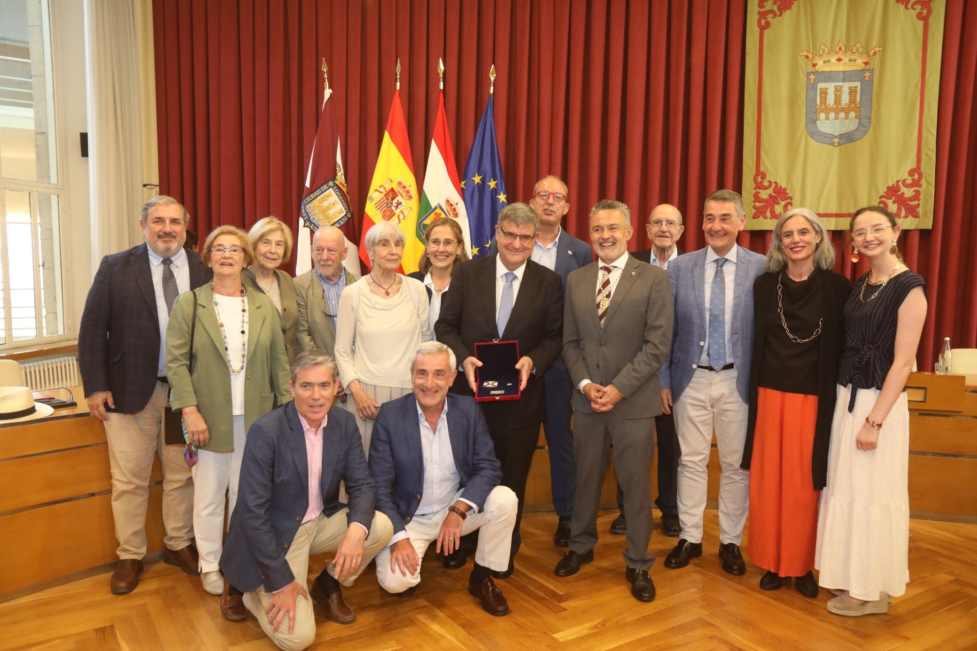 La entrega de las insignias de San Bernabé, en imágenes