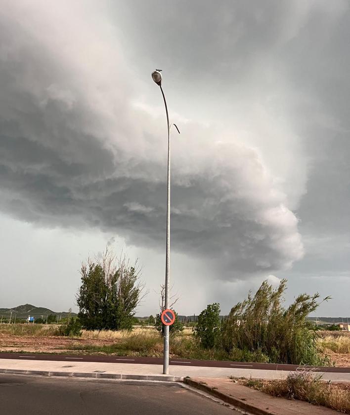 Imagen secundaria 2 - Viento y granizo castigan Navarrete y arruinan el final de las fiestas en Logroño