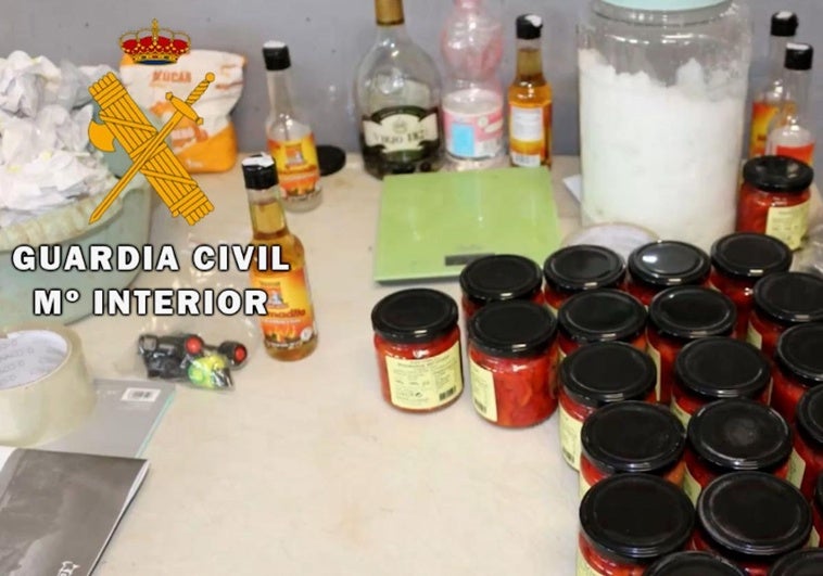 La Guardia Civil detiene a un grupo criminal dedicado a la venta de conservas de la variedad pimientos del cristal
