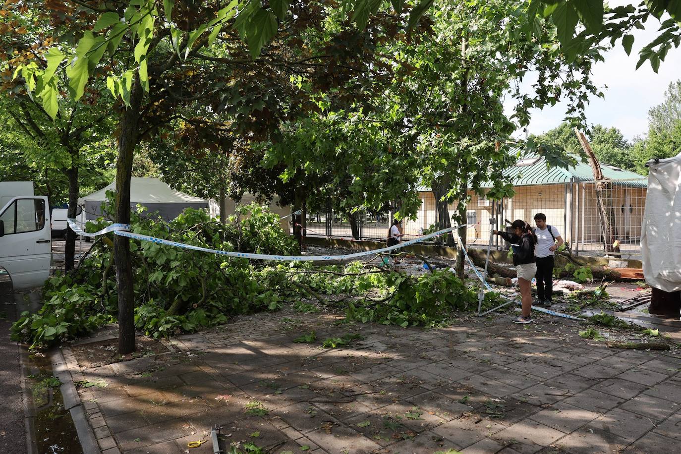 Fotos | La tormenta destroza los puestos del recinto ferial de Logroño