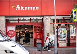 Alcampo situado en la calle Pérez Galdós de Logroño.