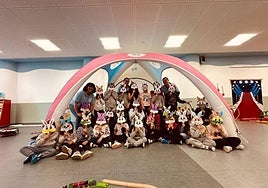 Niños en una actividad en Semana Santa, en la ludoteca municipal Burbujitas.