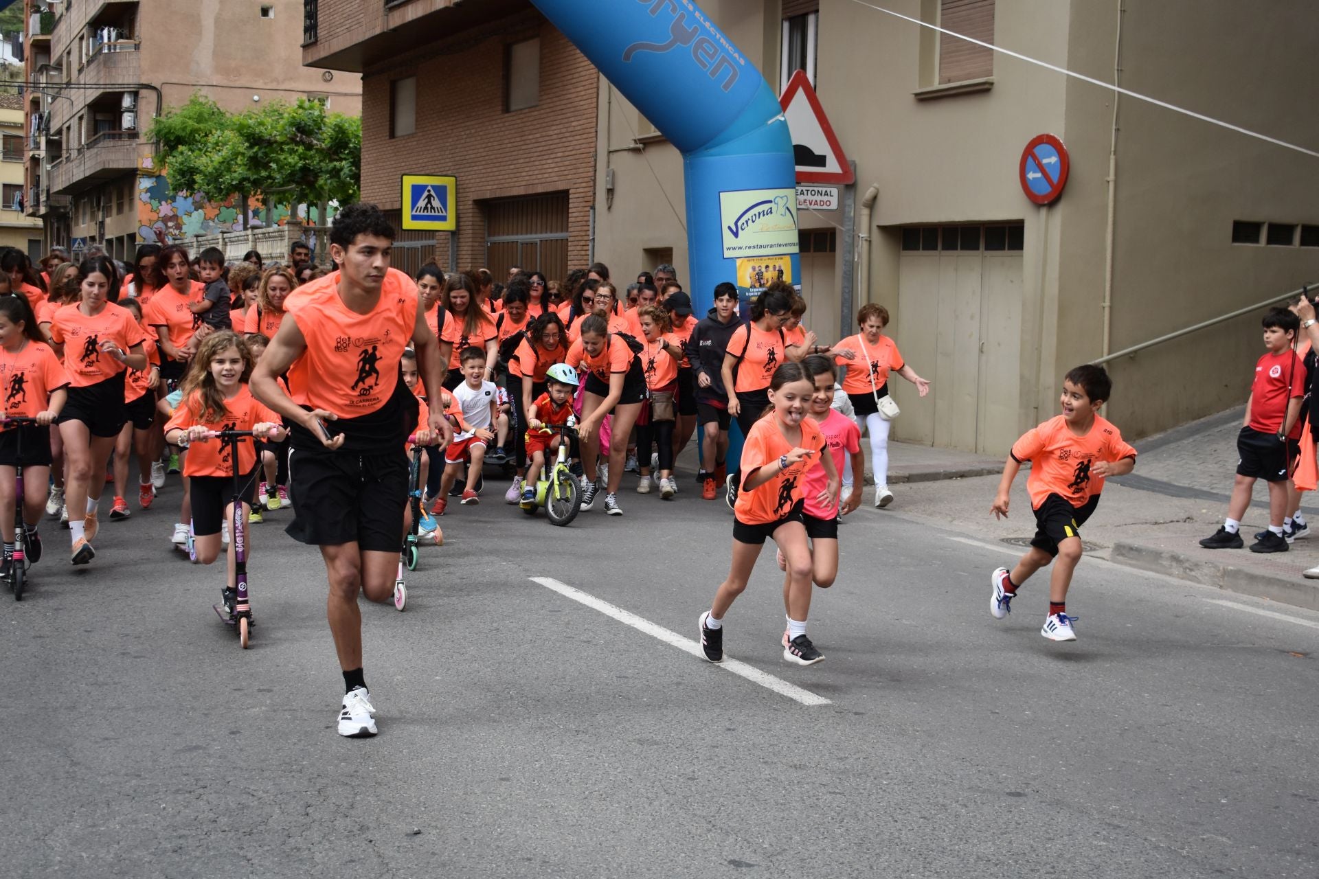 Deporte en la calle y marcha contra el cáncer, en Autol