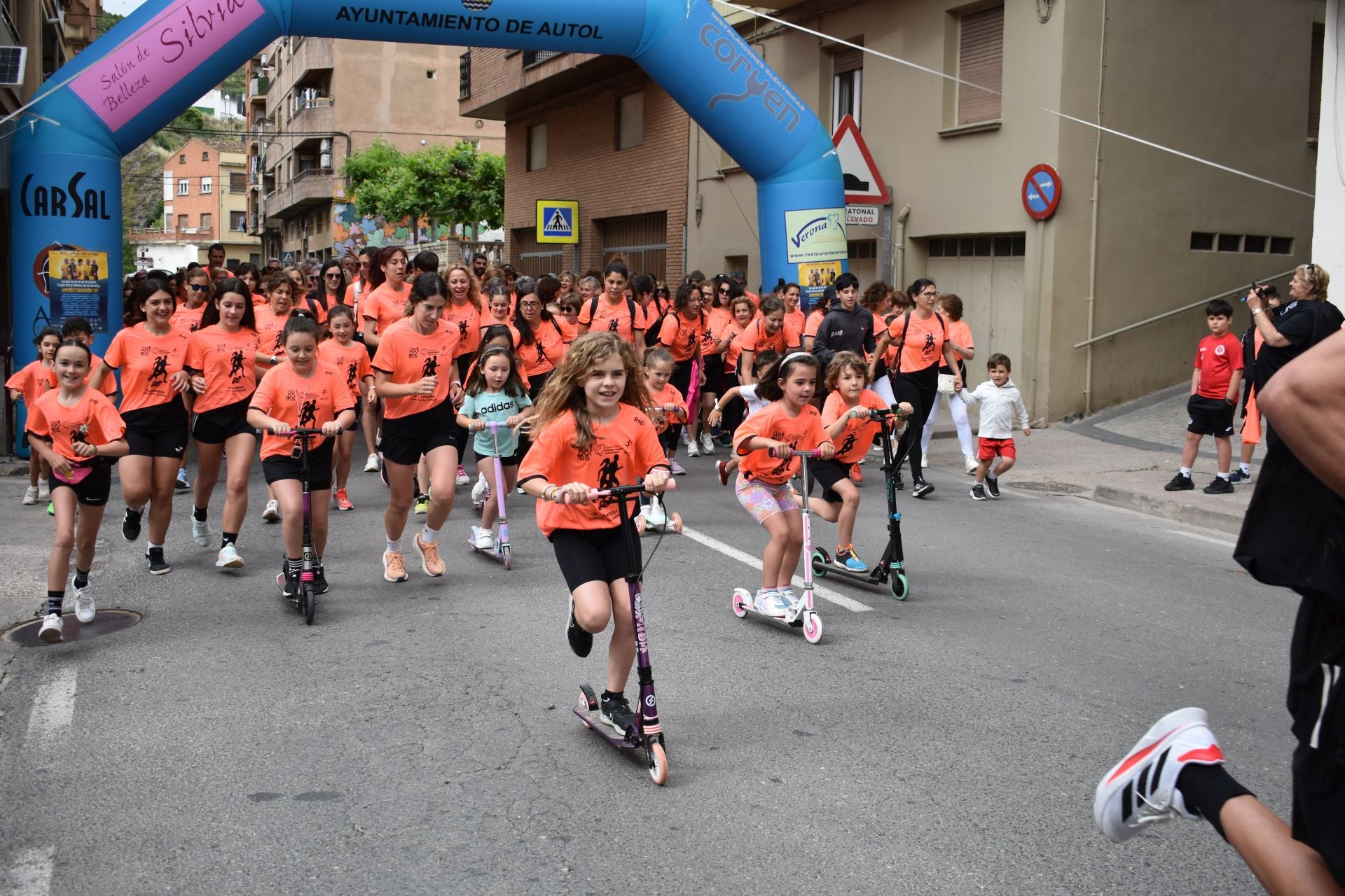 Deporte en la calle y marcha contra el cáncer, en Autol
