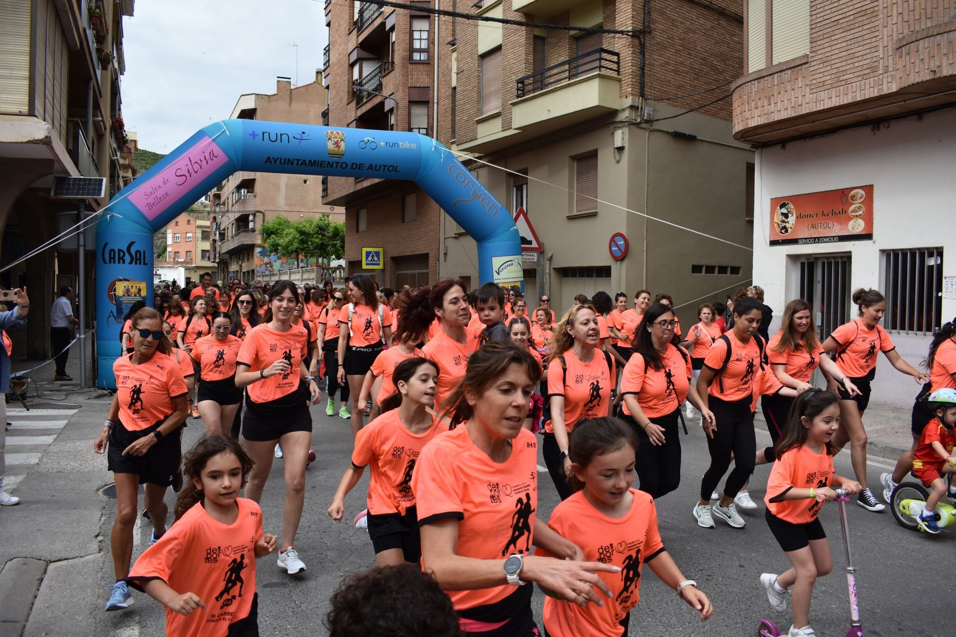 Deporte en la calle y marcha contra el cáncer, en Autol