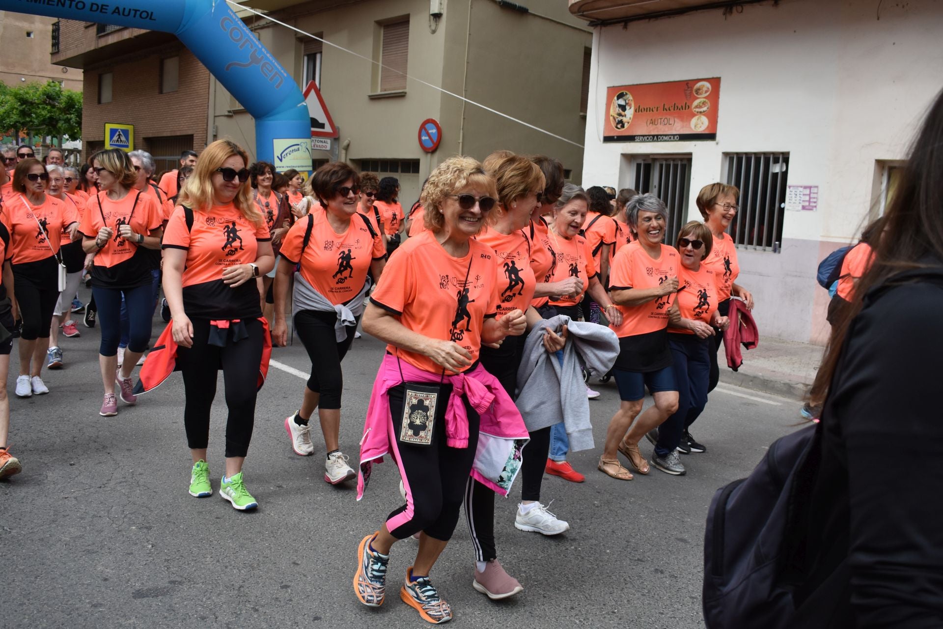 Deporte en la calle y marcha contra el cáncer, en Autol