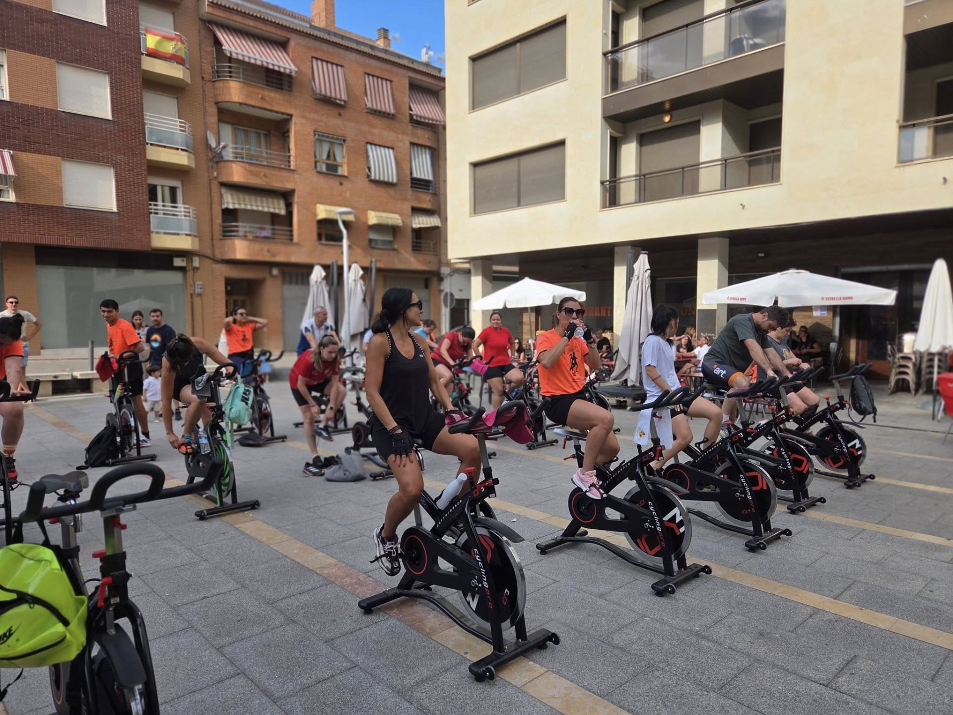 Deporte en la calle y marcha contra el cáncer, en Autol