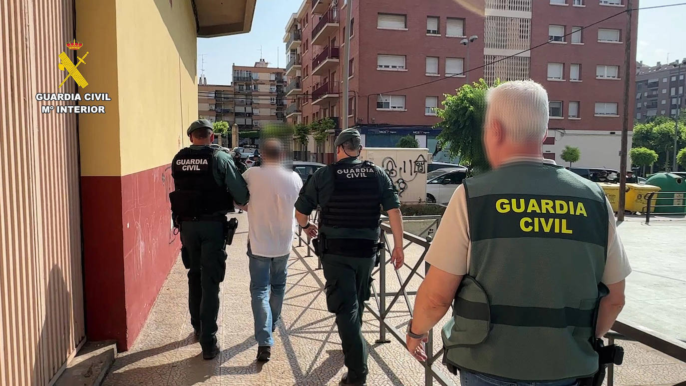Las imágenes del operativo de la Guardia Civil en Calahorra