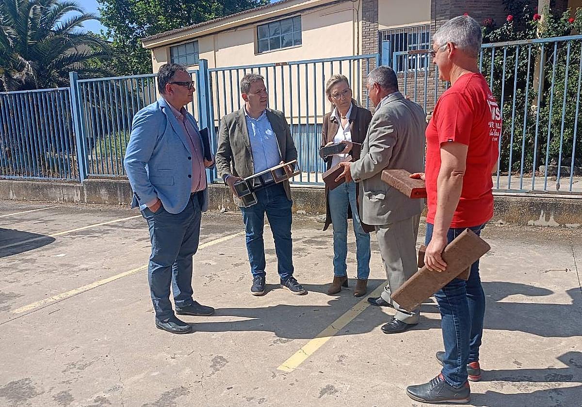 Firma del convenio para dotar de suministro eléctrico a la zona industrial.