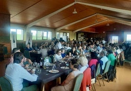 Comida fraternal entre los apellidados Gómez de Segura.