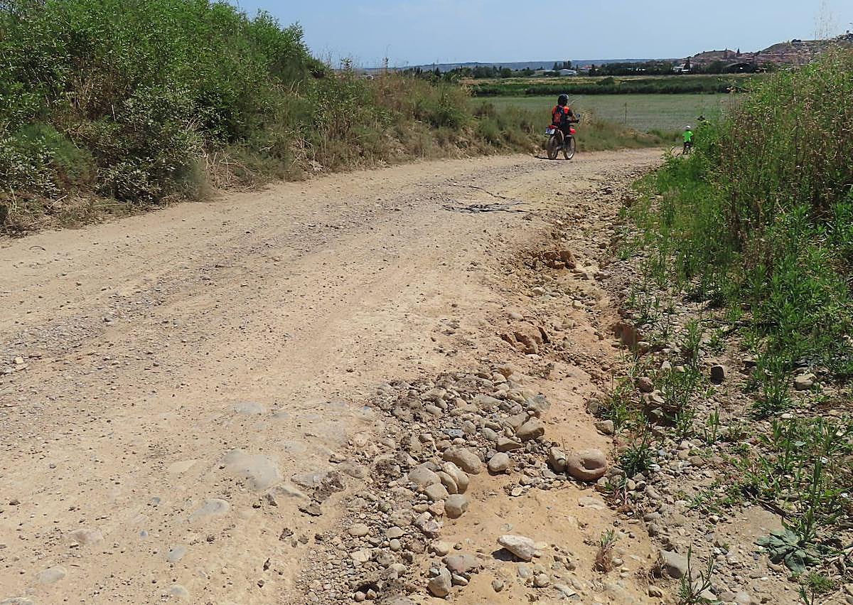 Imagen secundaria 1 - El Ayuntamiento alfareño externalizará el servicio de mantenimiento de caminos
