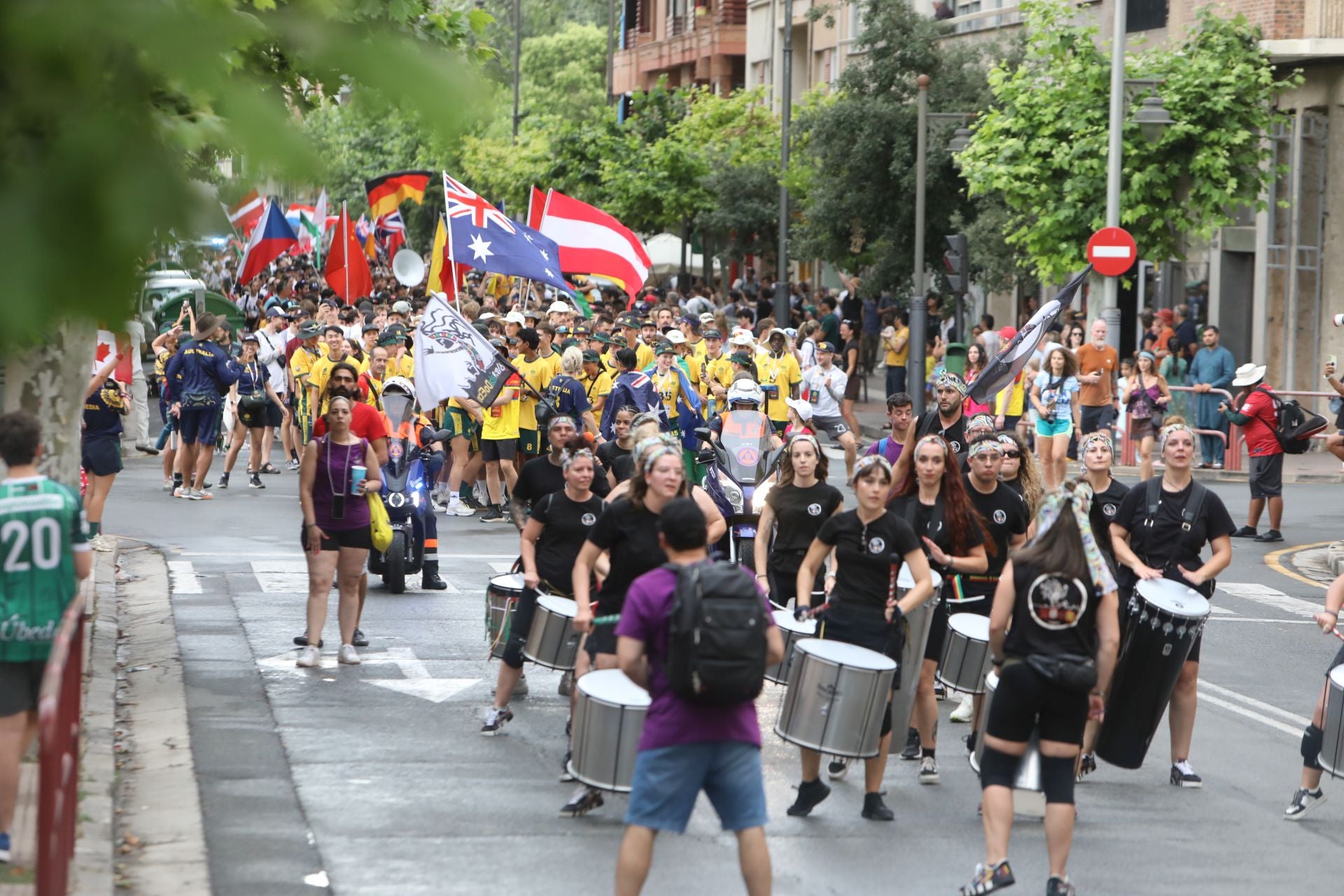 El desfile de las selecciones abre el Mundial de Frisbee