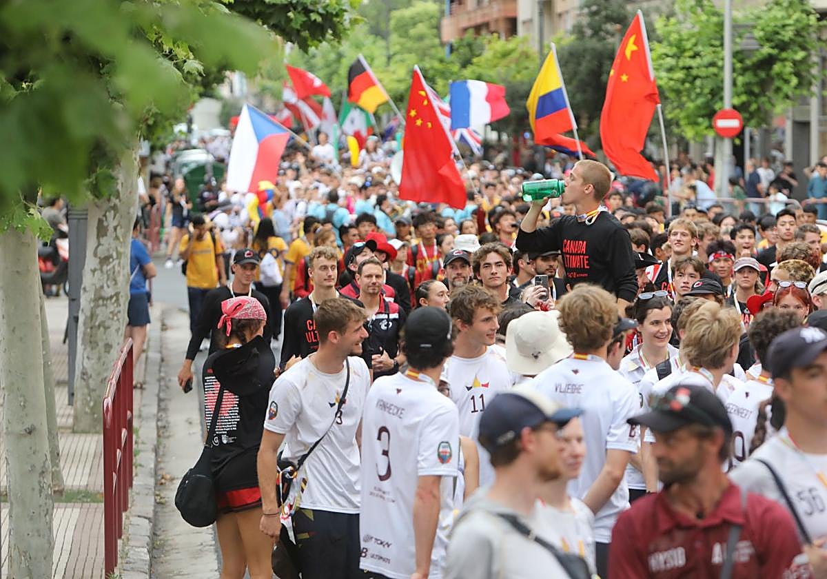El desfile de las selecciones abre el Mundial de Frisbee