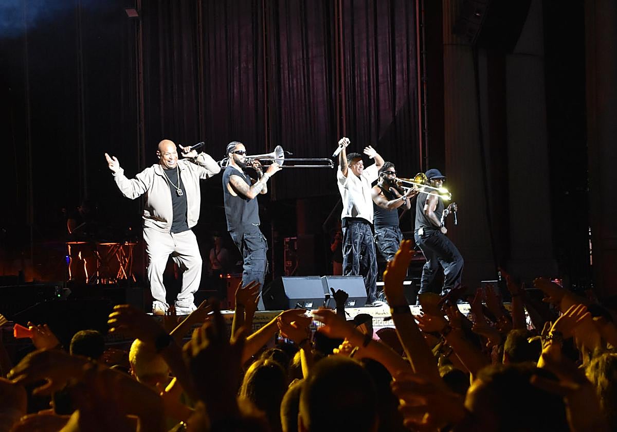 Gente de Zona durante su concierto en el Gran Reserva.