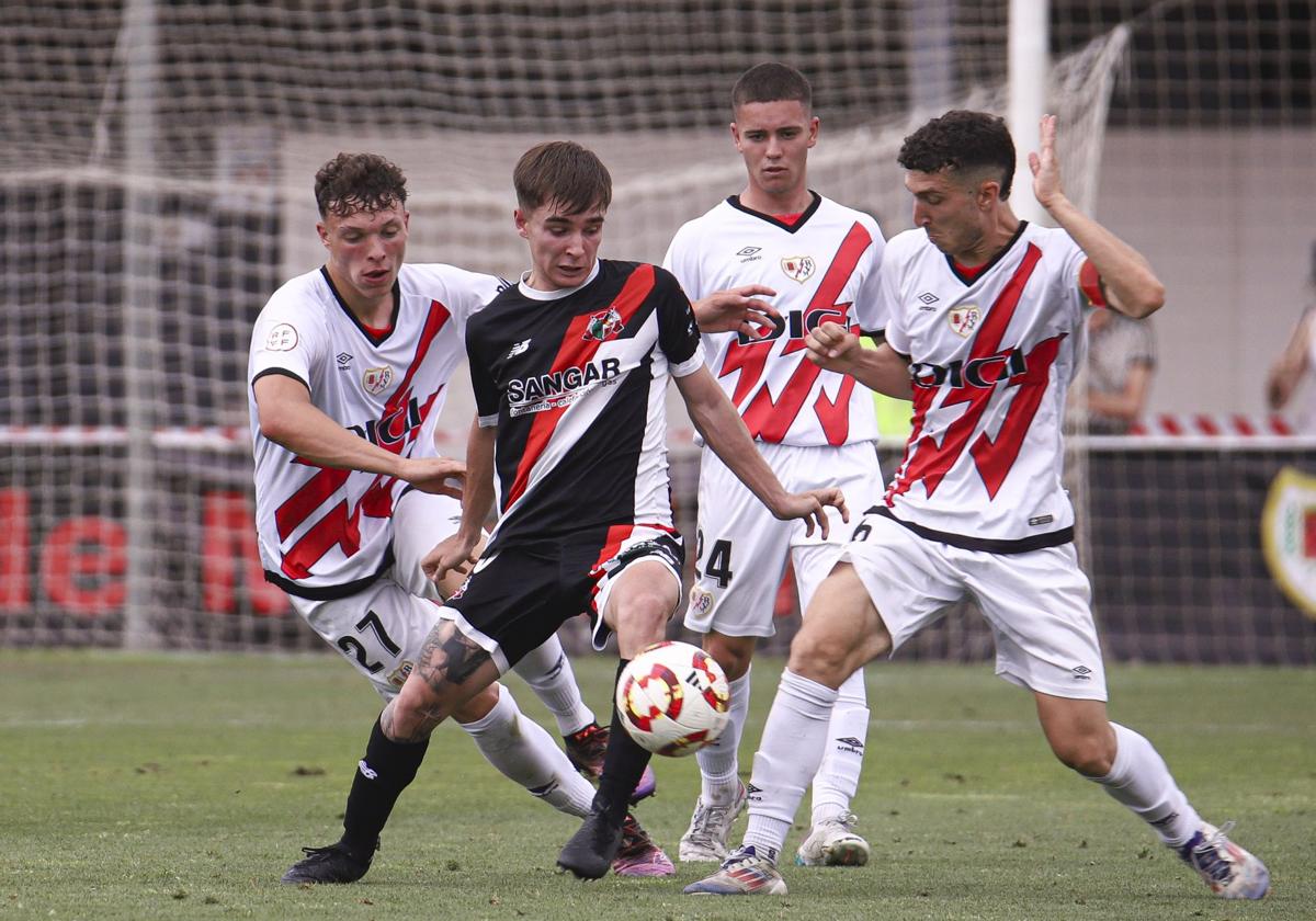 Los jugadores del Rayo fueron superiores en la vuelta de la última ronda de ascenso.