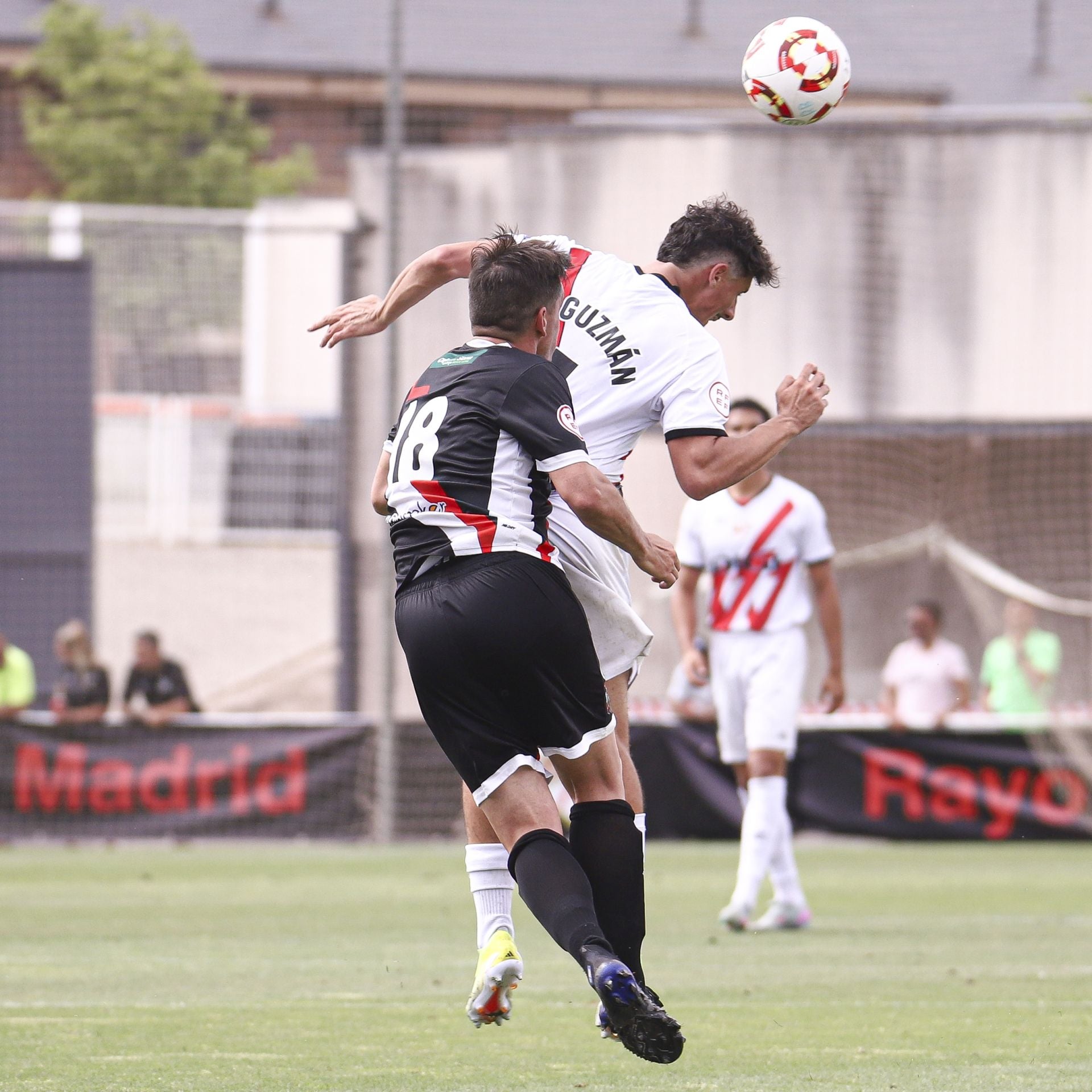 El Varea pierde ante el Rayo y se despide del ascenso