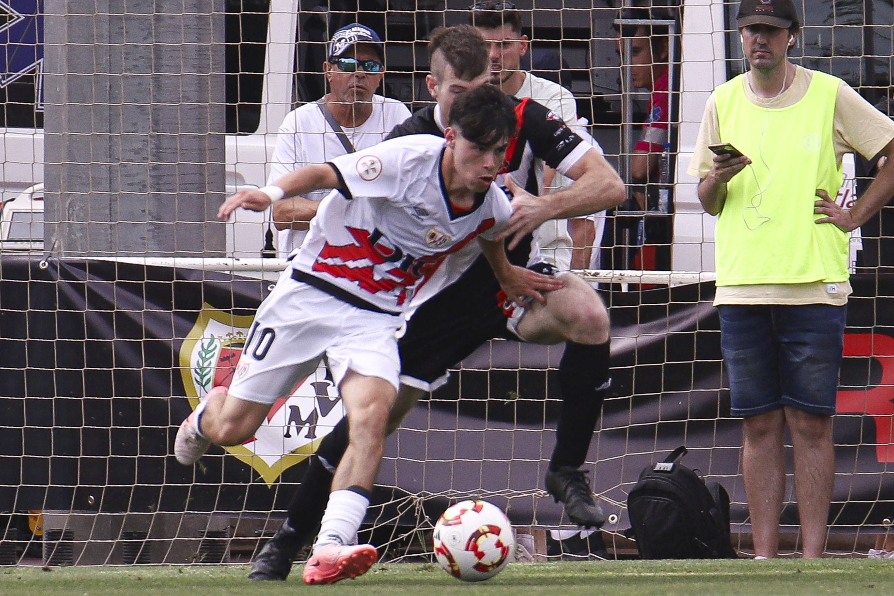 El Varea pierde ante el Rayo y se despide del ascenso