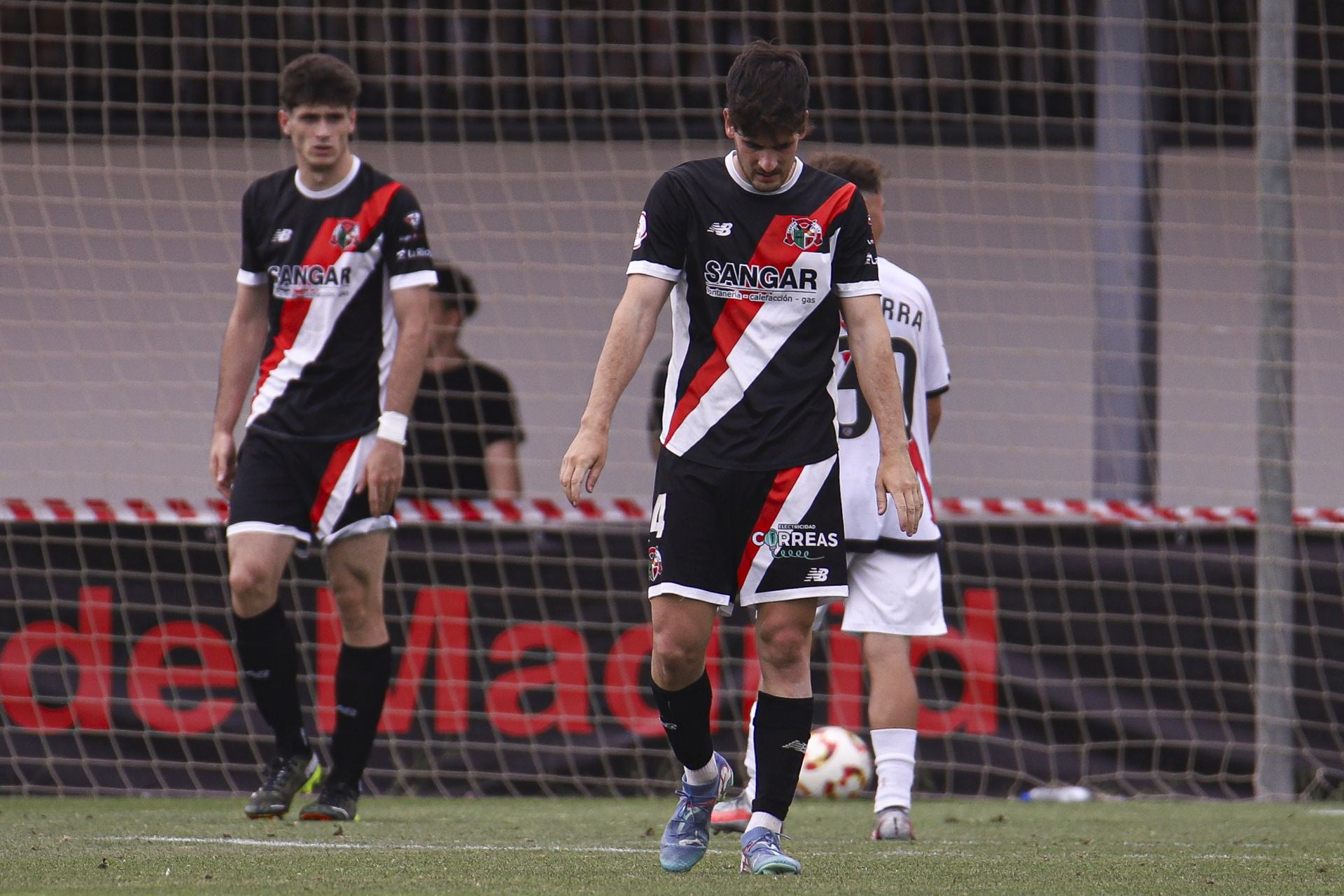 El Varea pierde ante el Rayo y se despide del ascenso