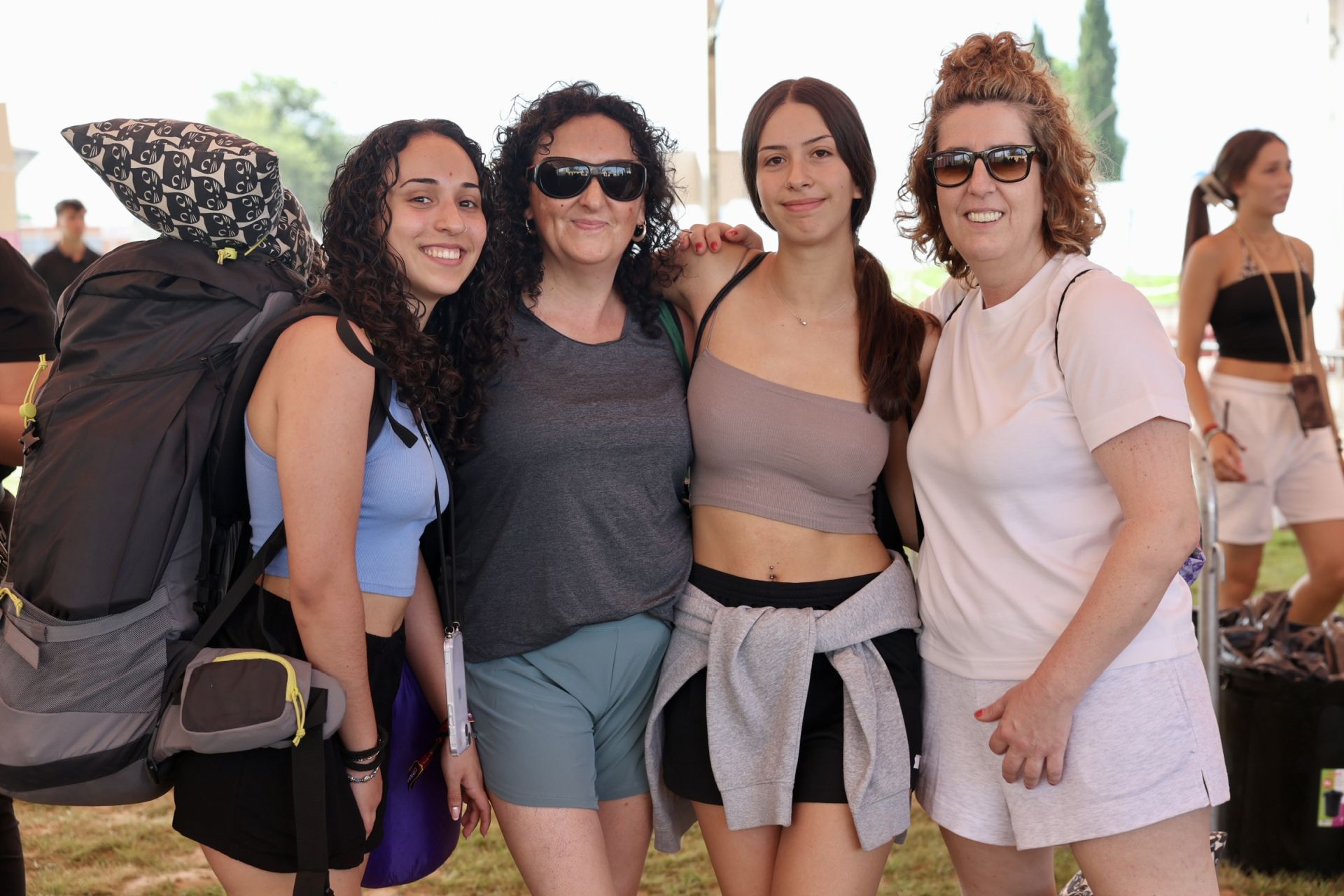 Los &#039;holikers&#039; llegan al festival y se instalan en el camping