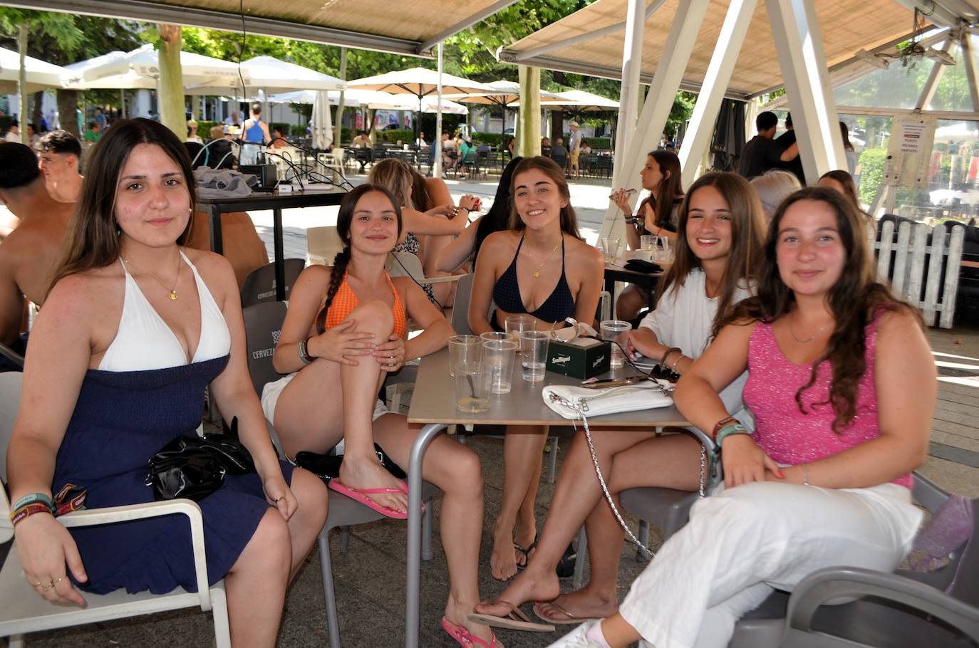 Las imágenes que dejan los holikers tras la primera noche del festival