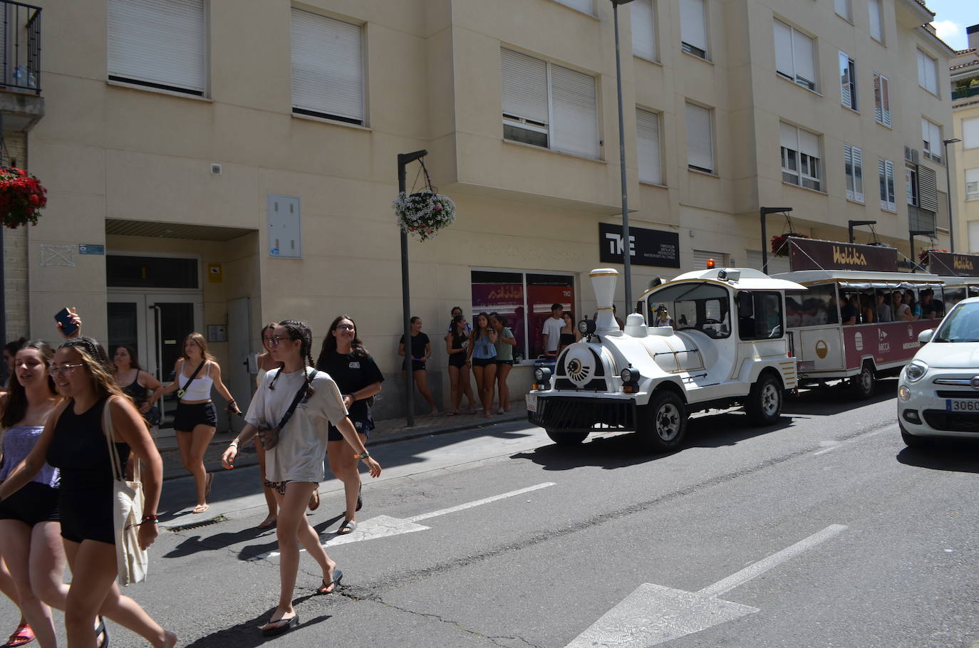 Las imágenes que dejan los holikers tras la primera noche del festival