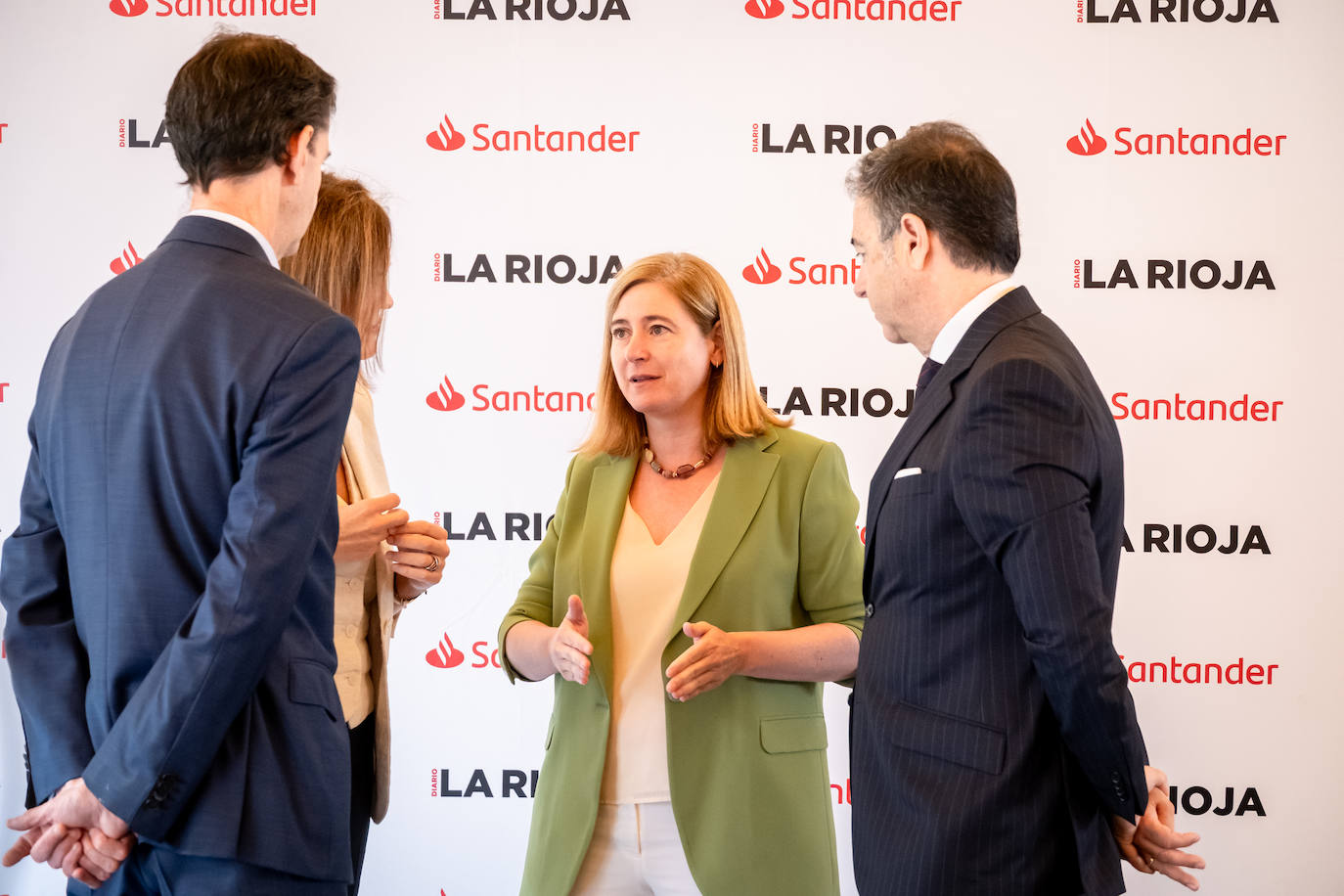 Noemí Manzanos dialoga con Lorena Ruiz, Goyo Ezama y Javier Gallardo.