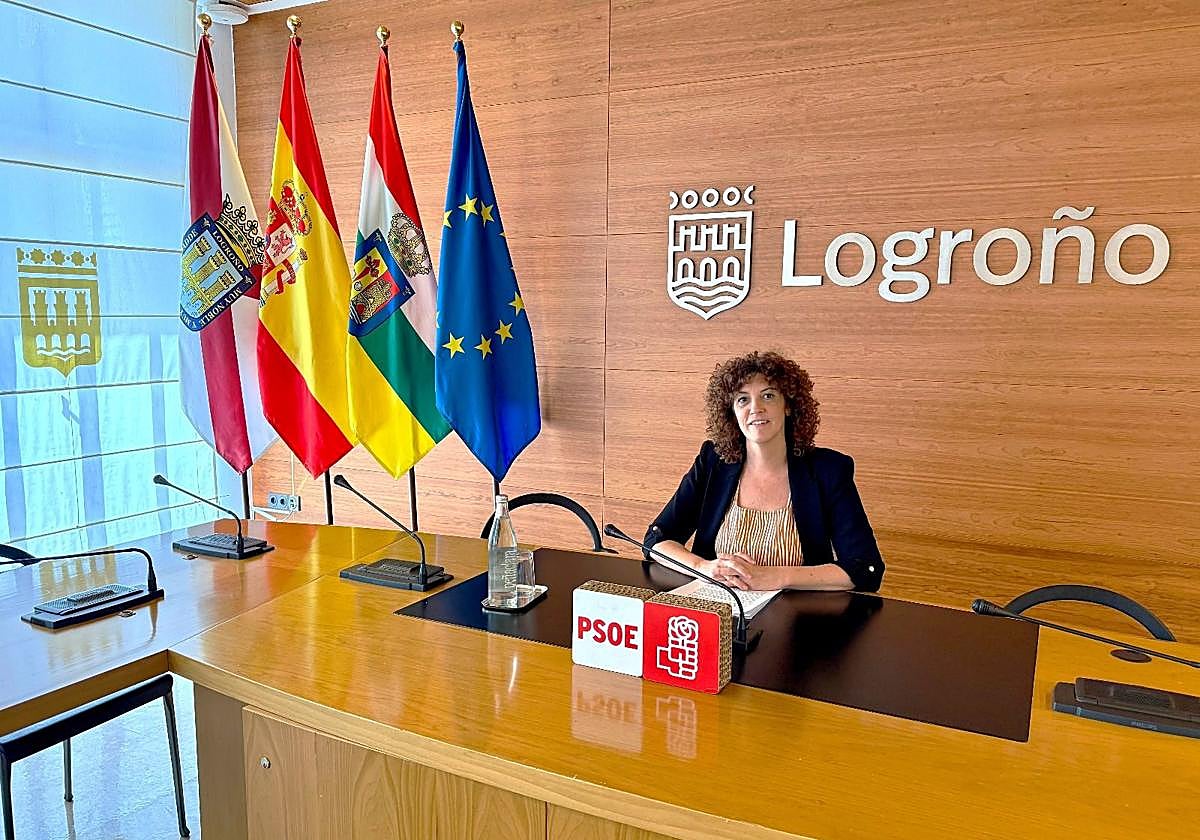 María Madorrán, concejala socialista, en la rueda de prensa de esta mañana.