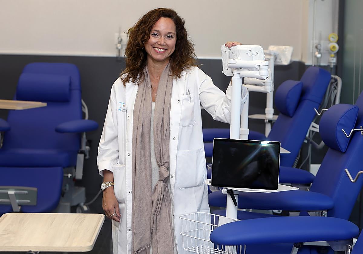 La doctora María de Miguel, en una de las salas de la Unidad de Ensayos Clínicos instalada en el Cibir, que recibirá a sus primeros pacientes oncológicos a partir de agosto.